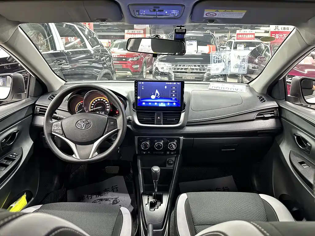 Toyota Yaris L 2022 — фото 16
