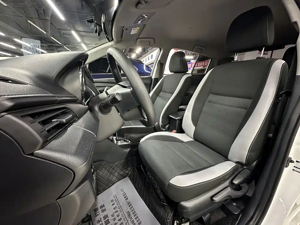 Toyota Yaris L 2022 — фото 22