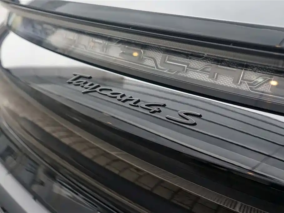 Porsche Taycan 2022 — фото 17