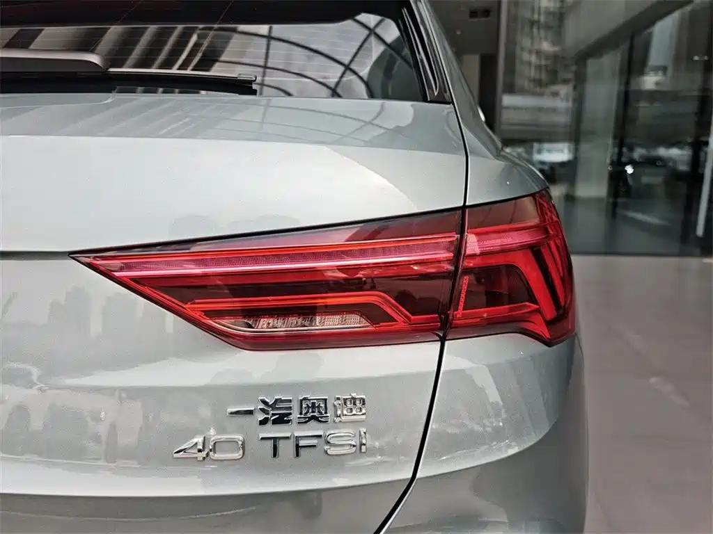 Audi Q3 2021 — фото 13