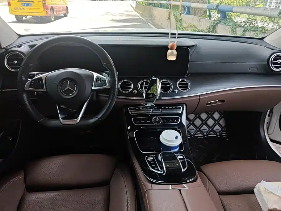 Mercedes-Benz E-Class 2017 — фото 12