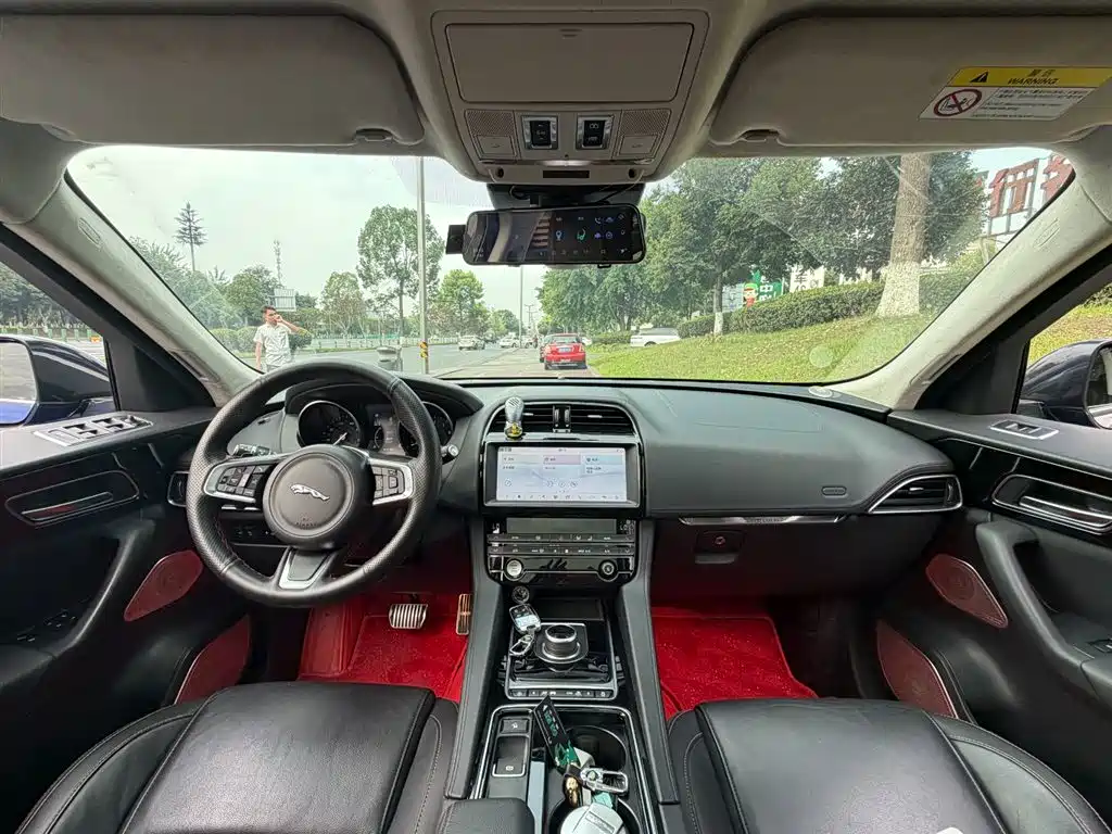 Jaguar F-PACE 2019 — фото 13