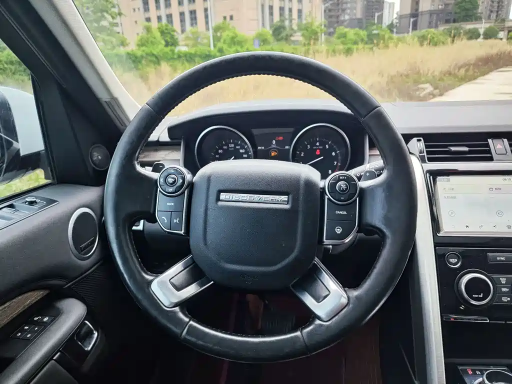 Land Rover Discovery 2017 — фото 11
