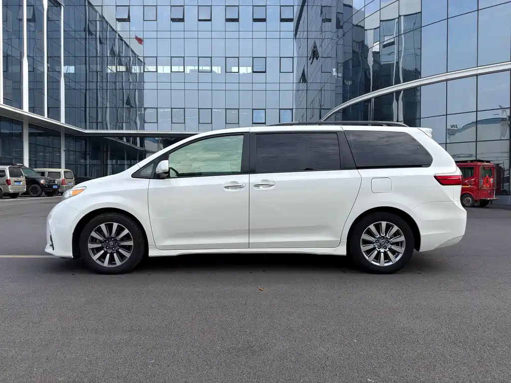 Toyota Sienna 2019 — фото 3
