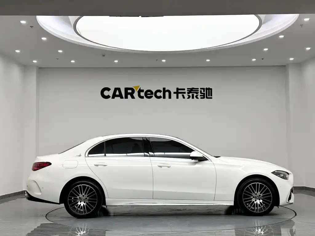 Mercedes-Benz C-Class 2024 — фото 4