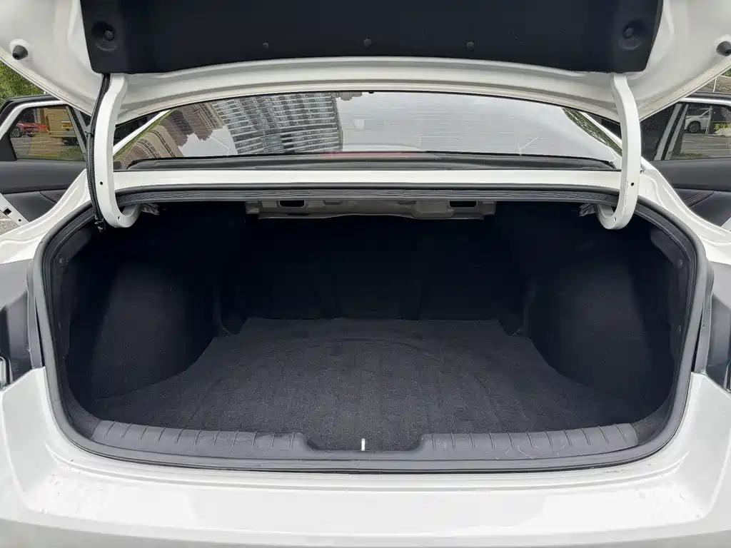Hyundai Elantra 2023 — фото 26