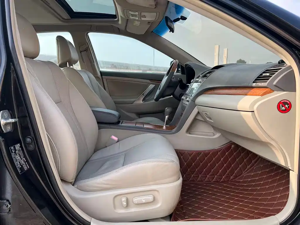 Toyota Camry 2010 — фото 13