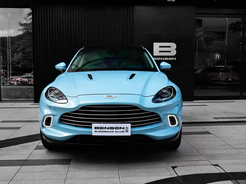 Aston Martin DBX 2022