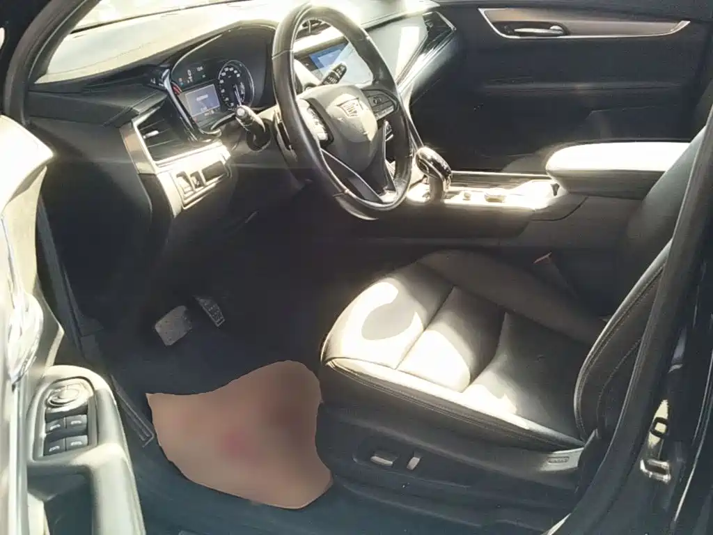 Cadillac XT6 2021 — фото 15