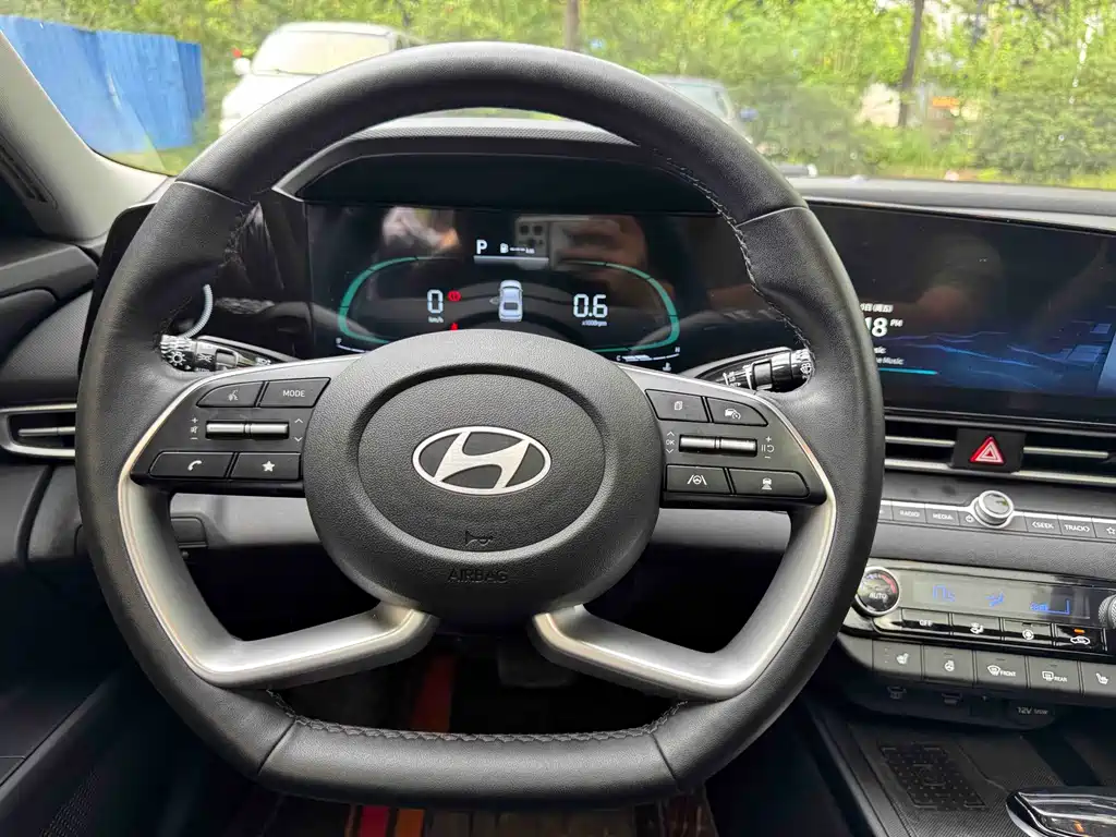 Hyundai Elantra 2023 — фото 15