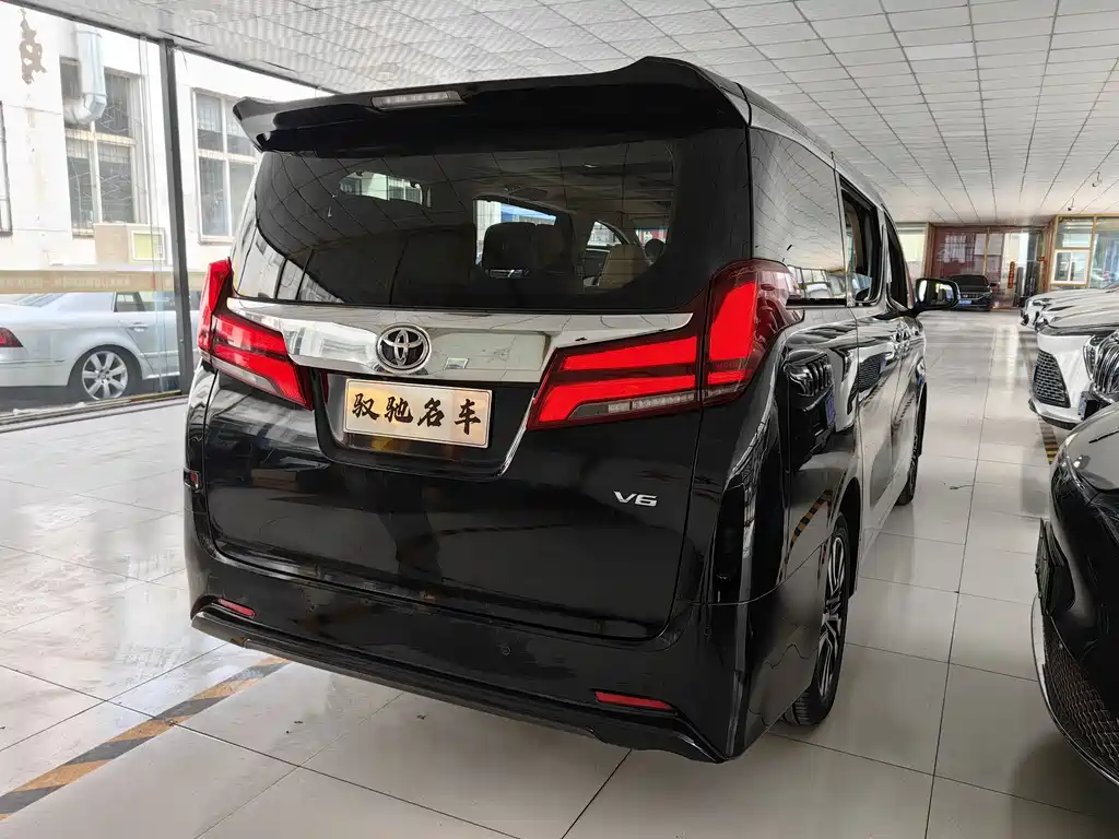 Toyota Alphard 2018 — фото 18