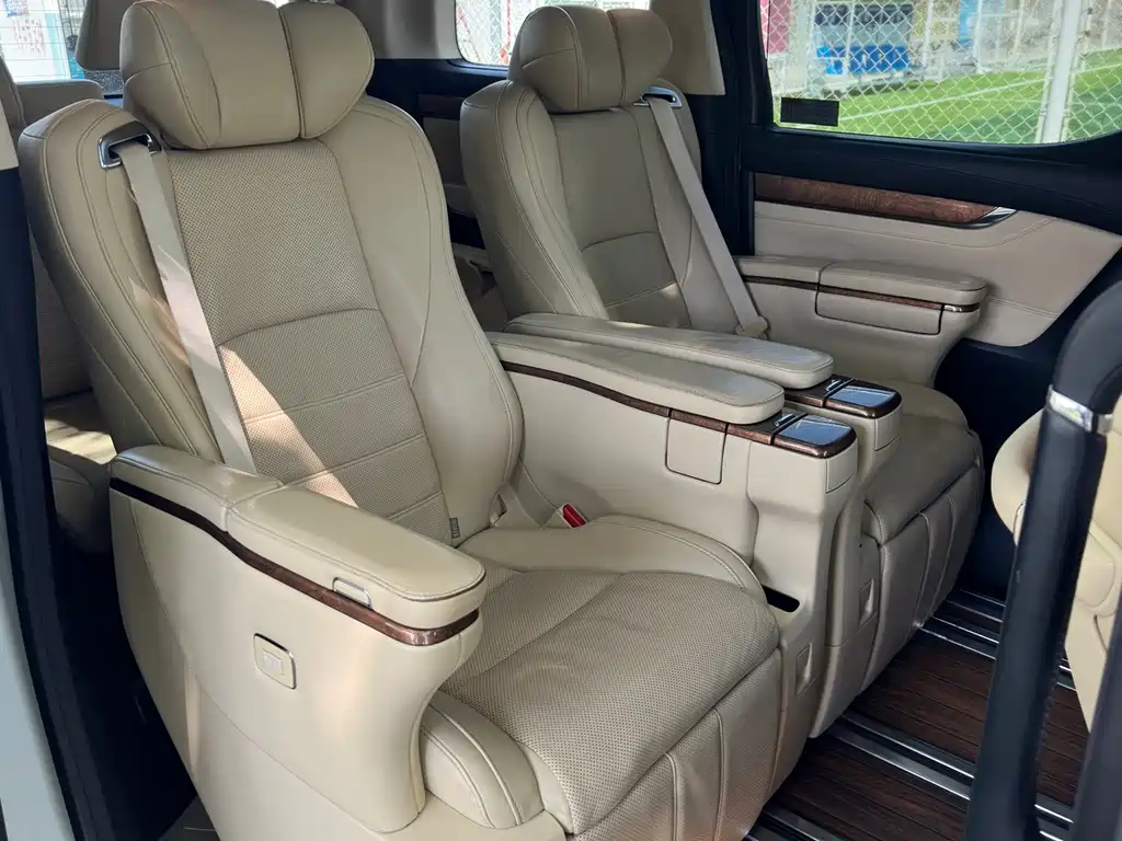Toyota Alphard 2017 — фото 15