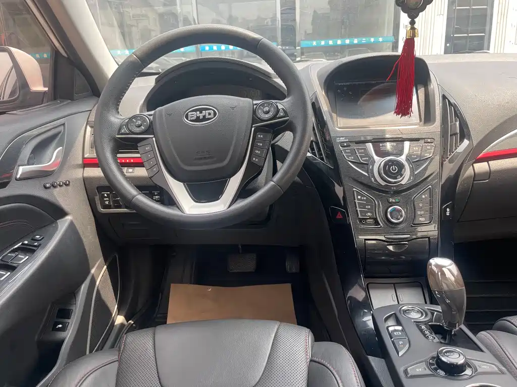 BYD Qin NEV 2015 — фото 11