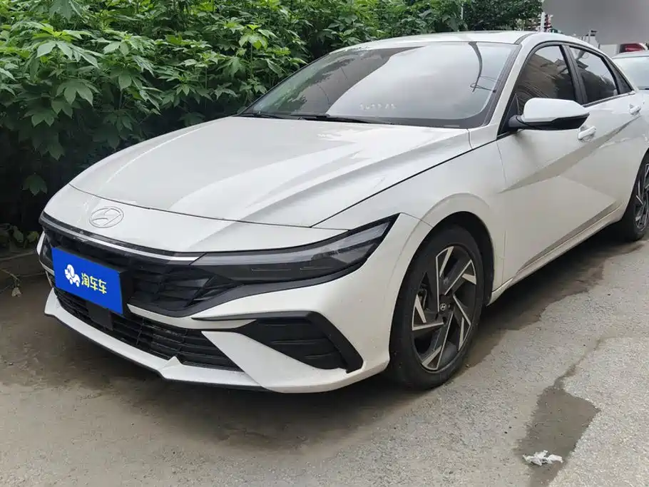 Hyundai Elantra 2025