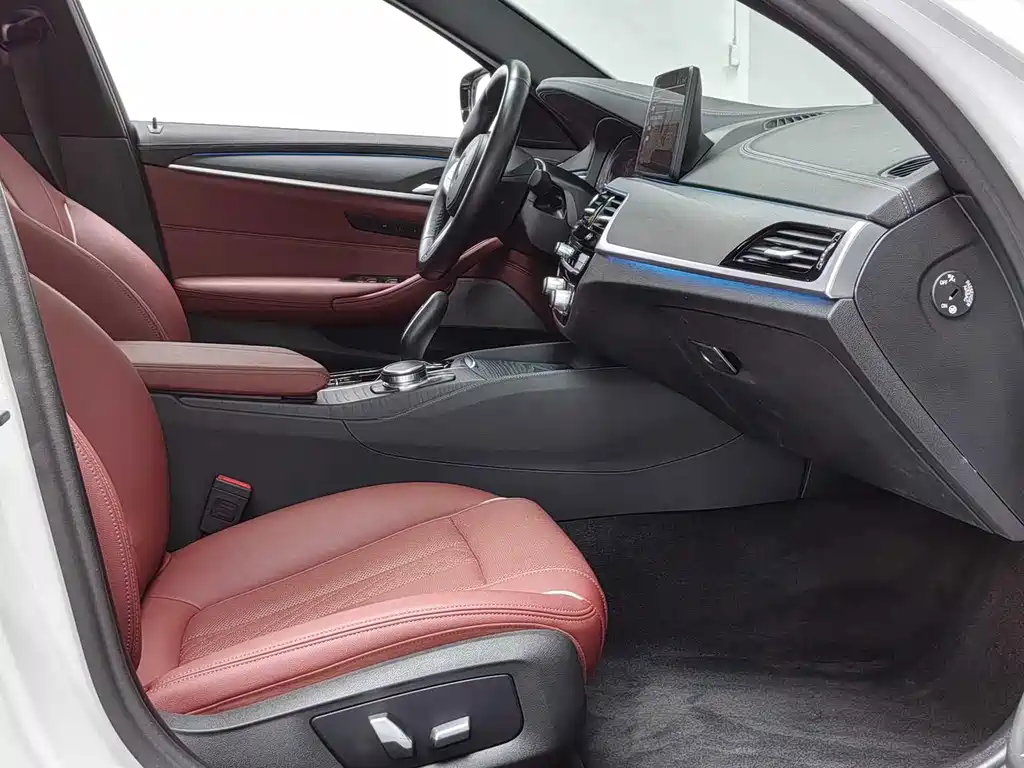 BMW 5 Series New Energy 2023 — фото 10