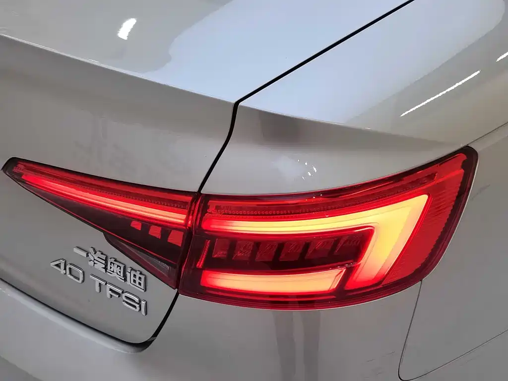 Audi A4L 2017 — фото 20