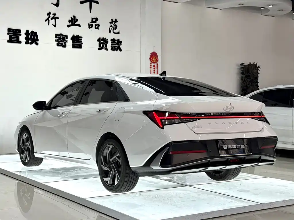 Hyundai Elantra 2023 — фото 4