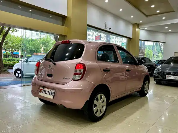 Nissan March 2015
