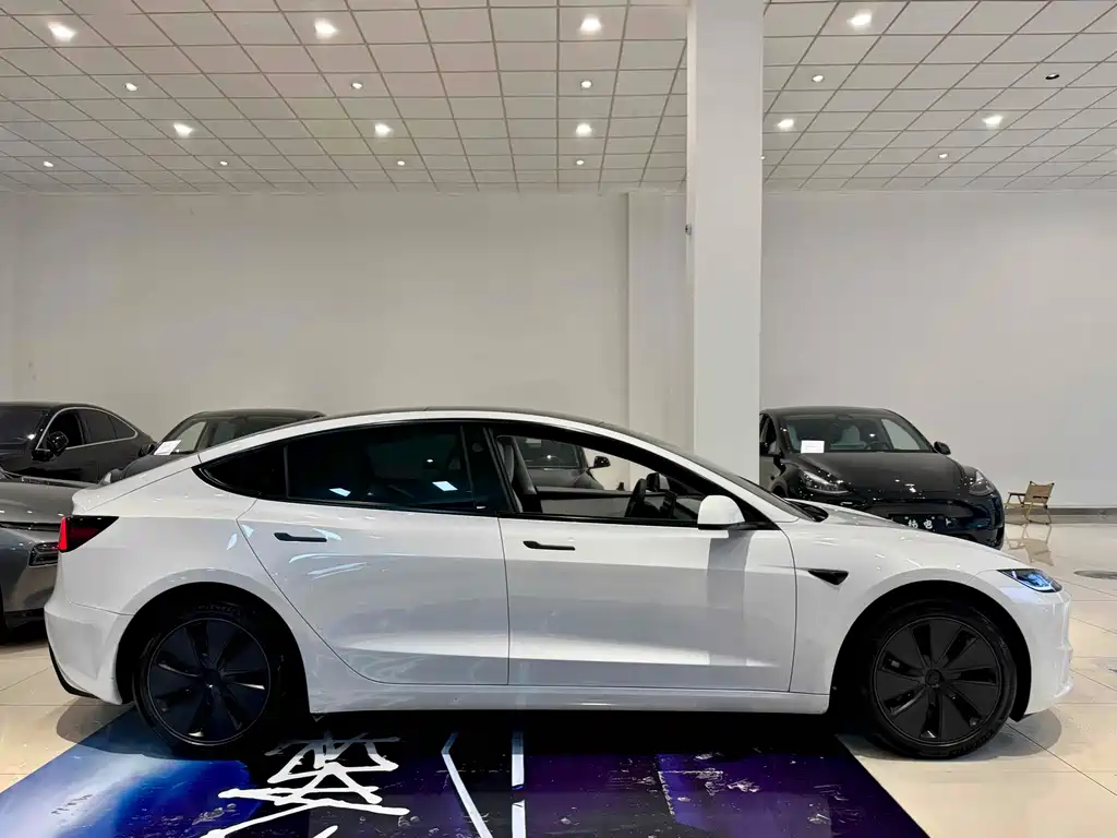 Tesla Model 3 2024 — фото 14