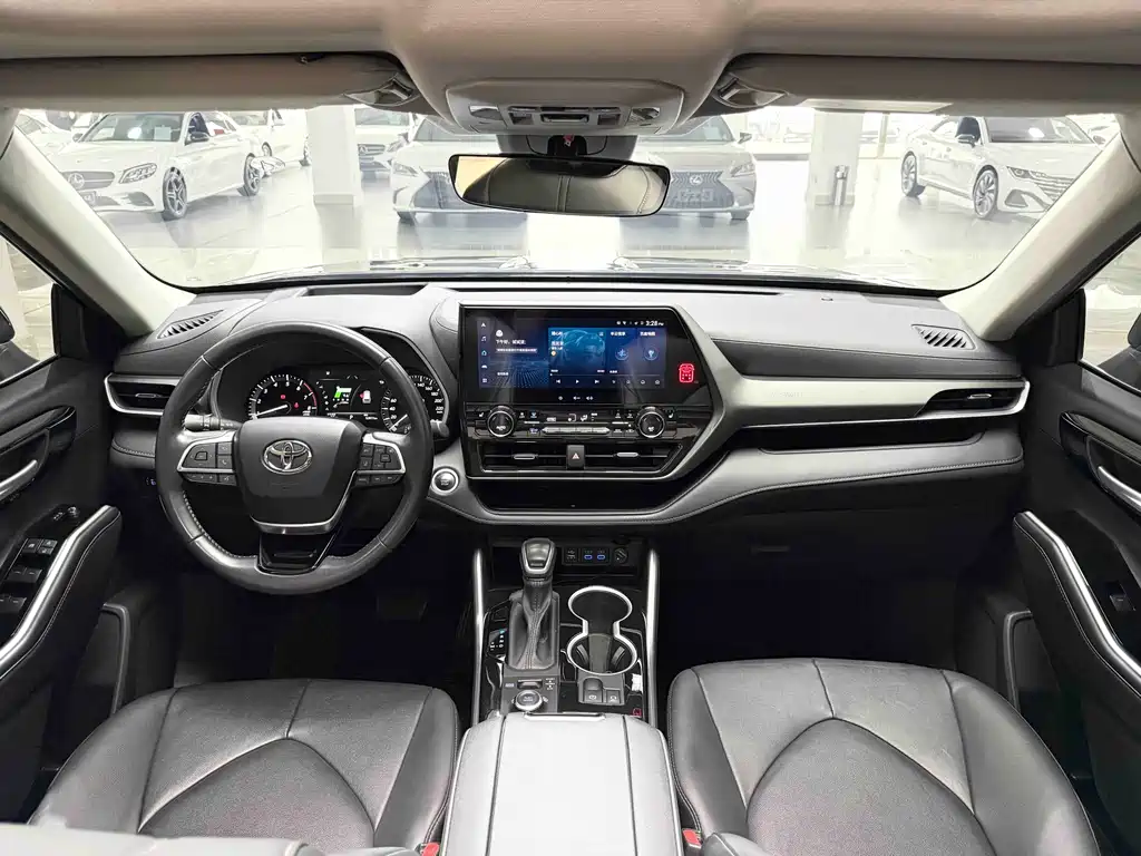 Toyota Highlander 2022 — фото 10