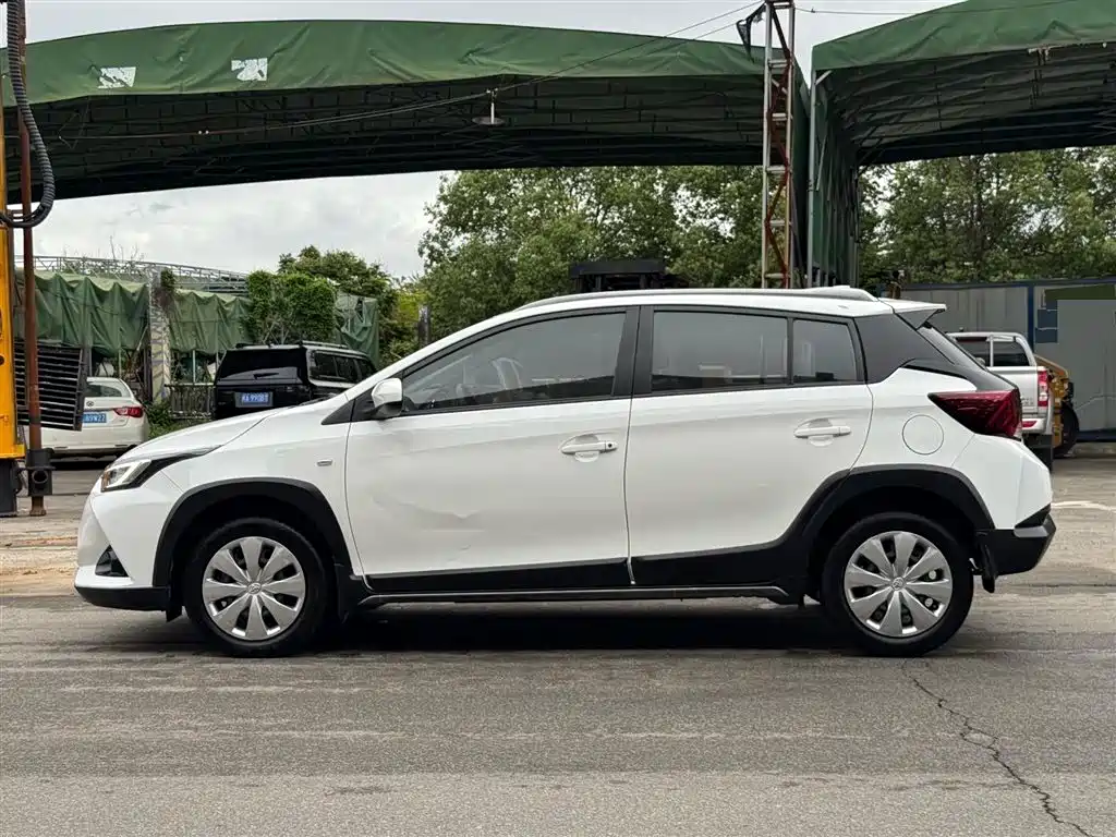 Toyota Yaris L 2021 — фото 7