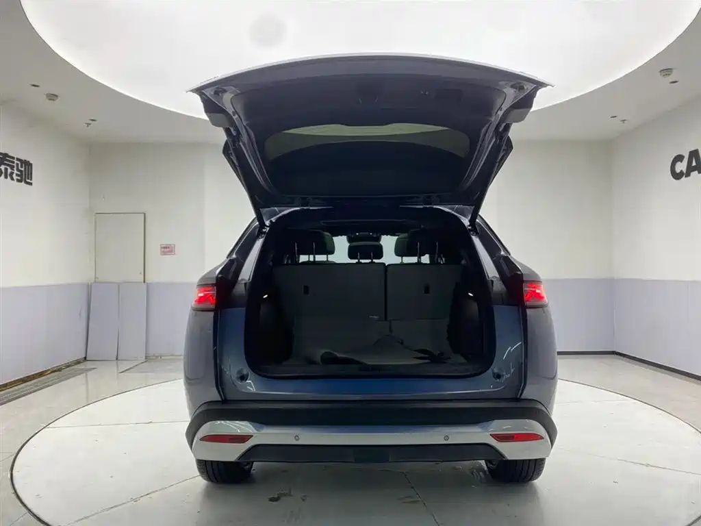 BYD L DM-i 2026 — фото 30