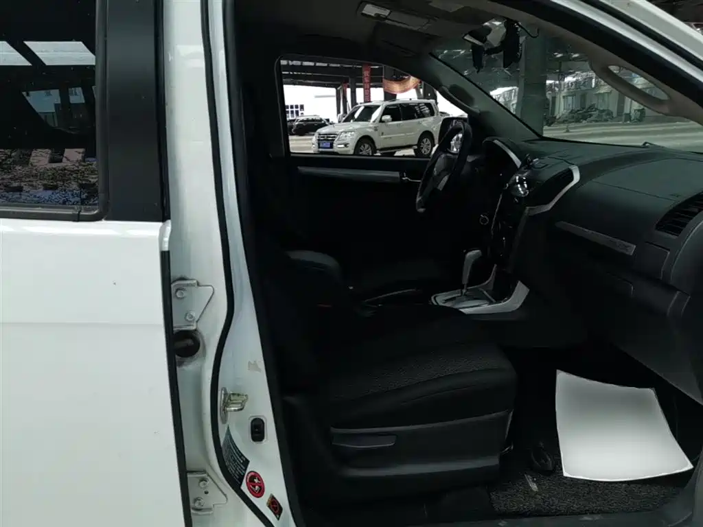 Isuzu MU-X 2017 — фото 25