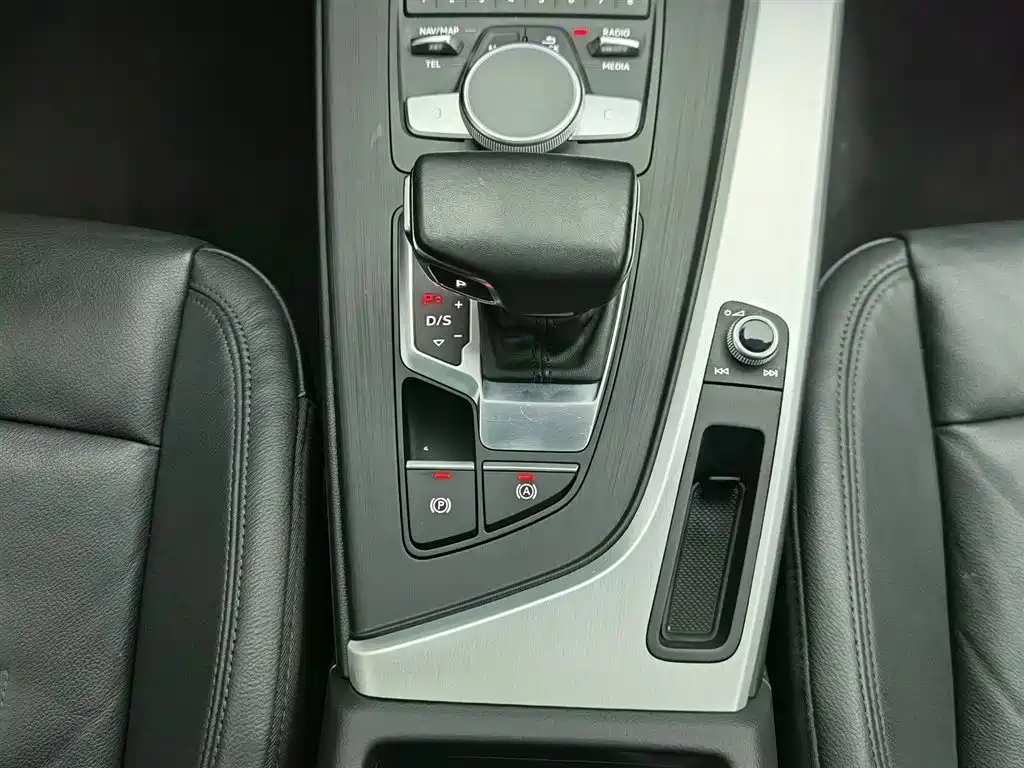Audi A4L 2019 — фото 13