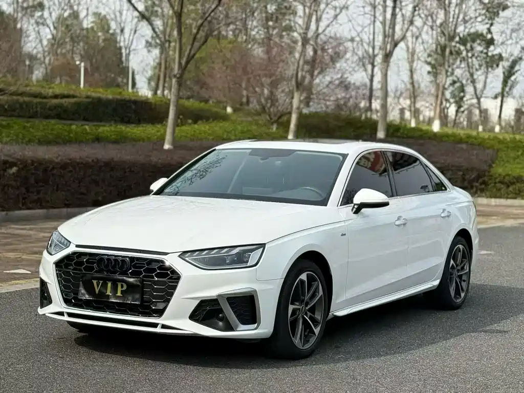 Audi A4L 2023 — фото 1