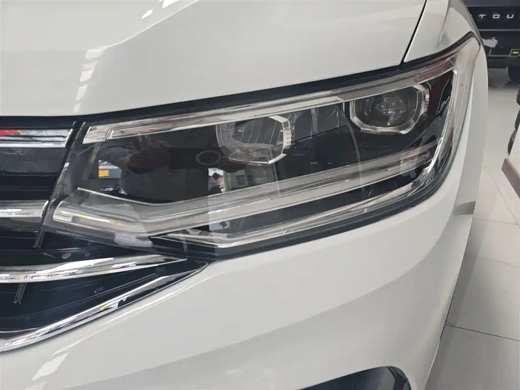 Volkswagen Tiguan L 2023 — фото 18