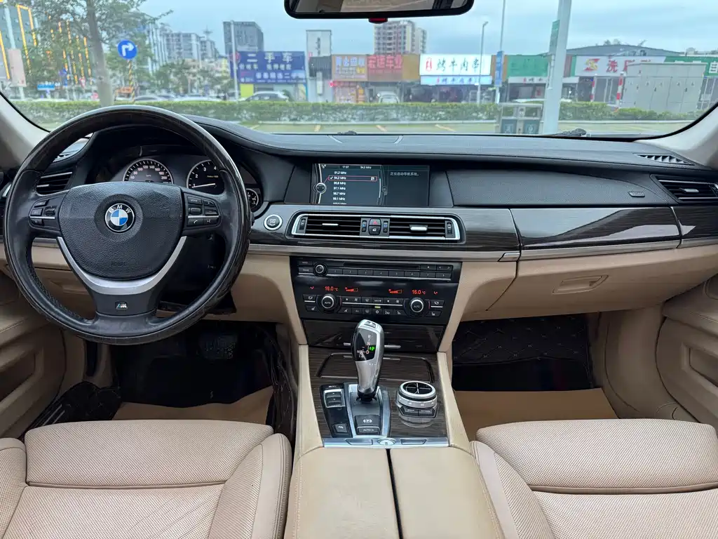 BMW 7 Series 2012 — фото 19
