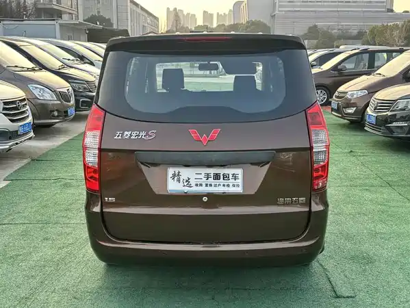 Wuling Hongguang 2016