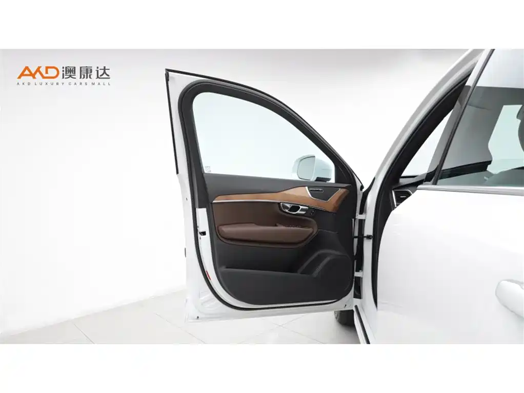 Volvo XC90 2021 — фото 11