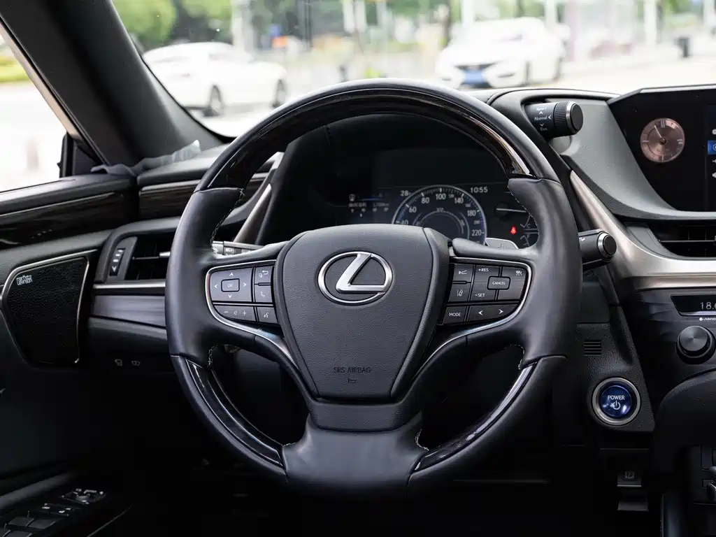 Lexus ES 2020 — фото 14