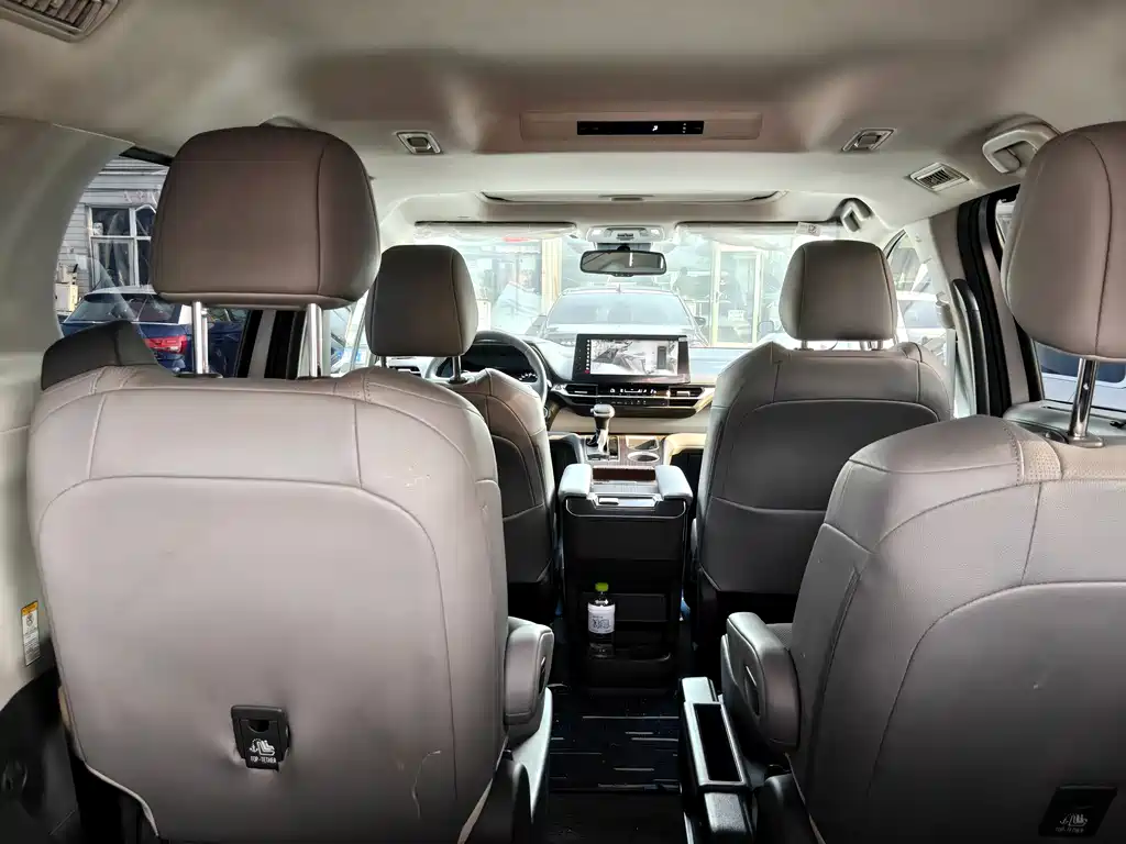 Toyota Sienna 2023 — фото 12