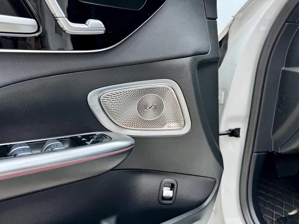 Mercedes-Benz C-Class 2023 — фото 8