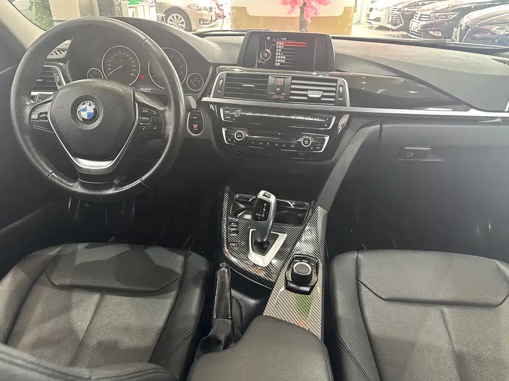 BMW 3 Series 2017 — фото 11