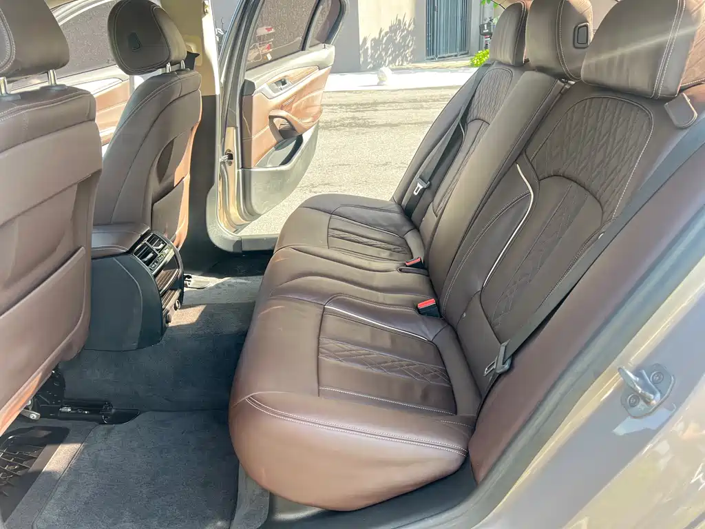 BMW 5 Series 2017 — фото 15