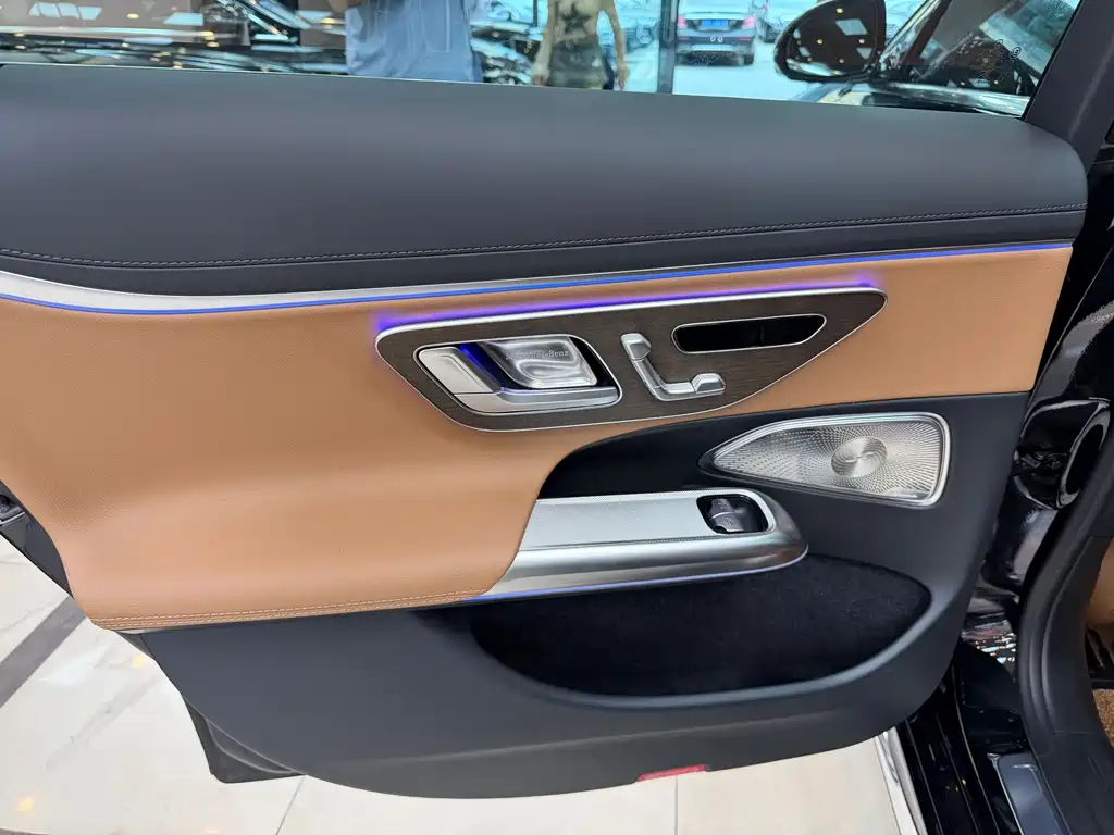 Mercedes-Benz E-Class 2025 — фото 11