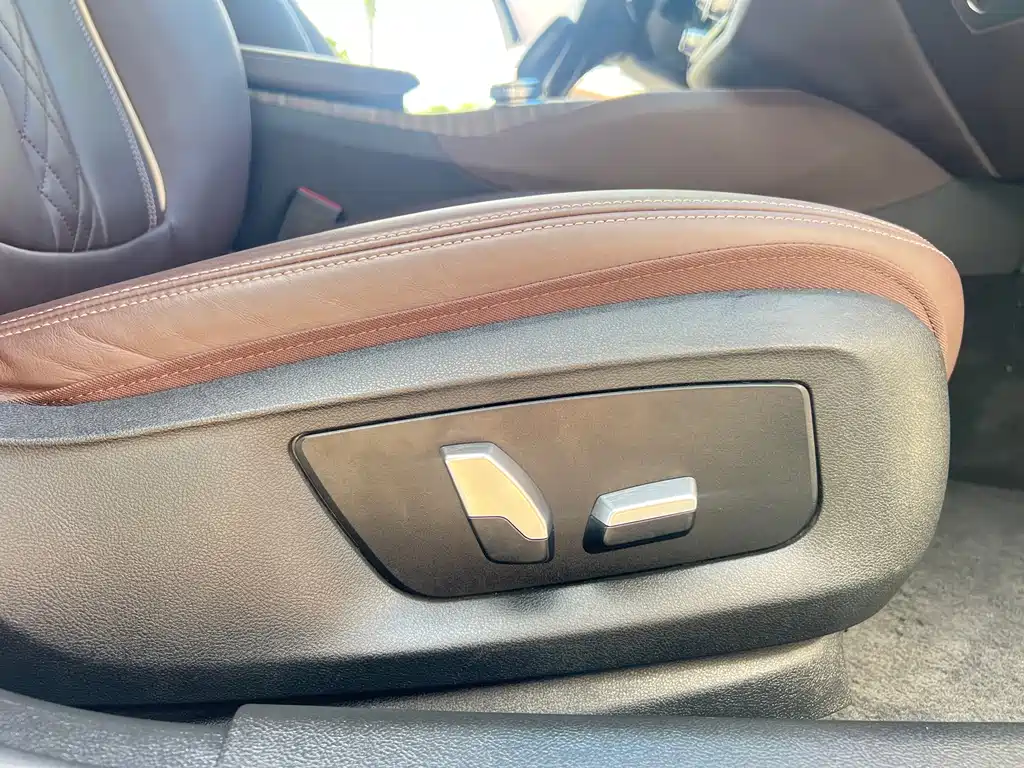 BMW 5 Series 2017 — фото 35