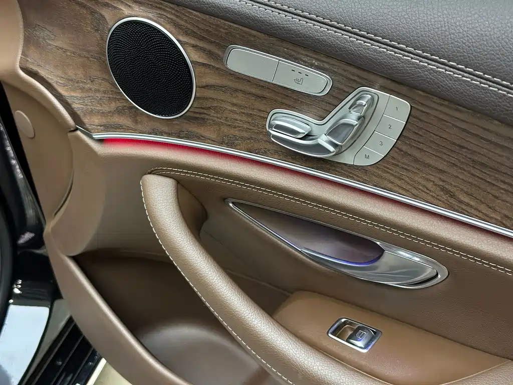 Mercedes-Benz E-Class 2021 — фото 15