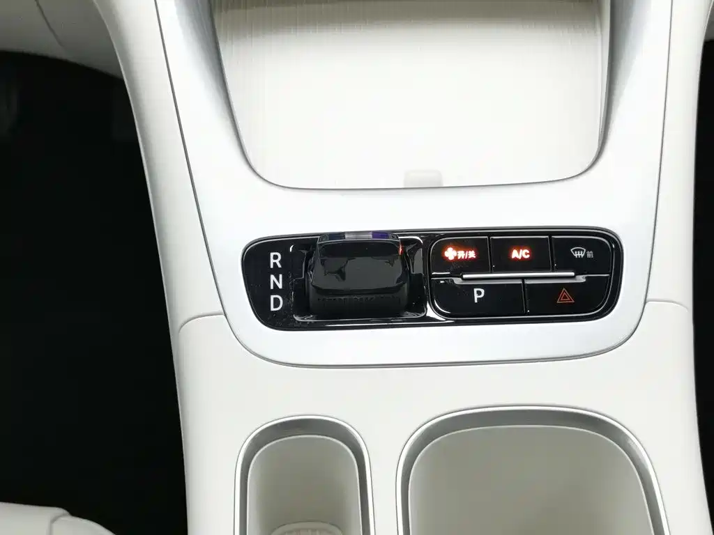 Geely Galaxy Starwish 2025 — фото 13