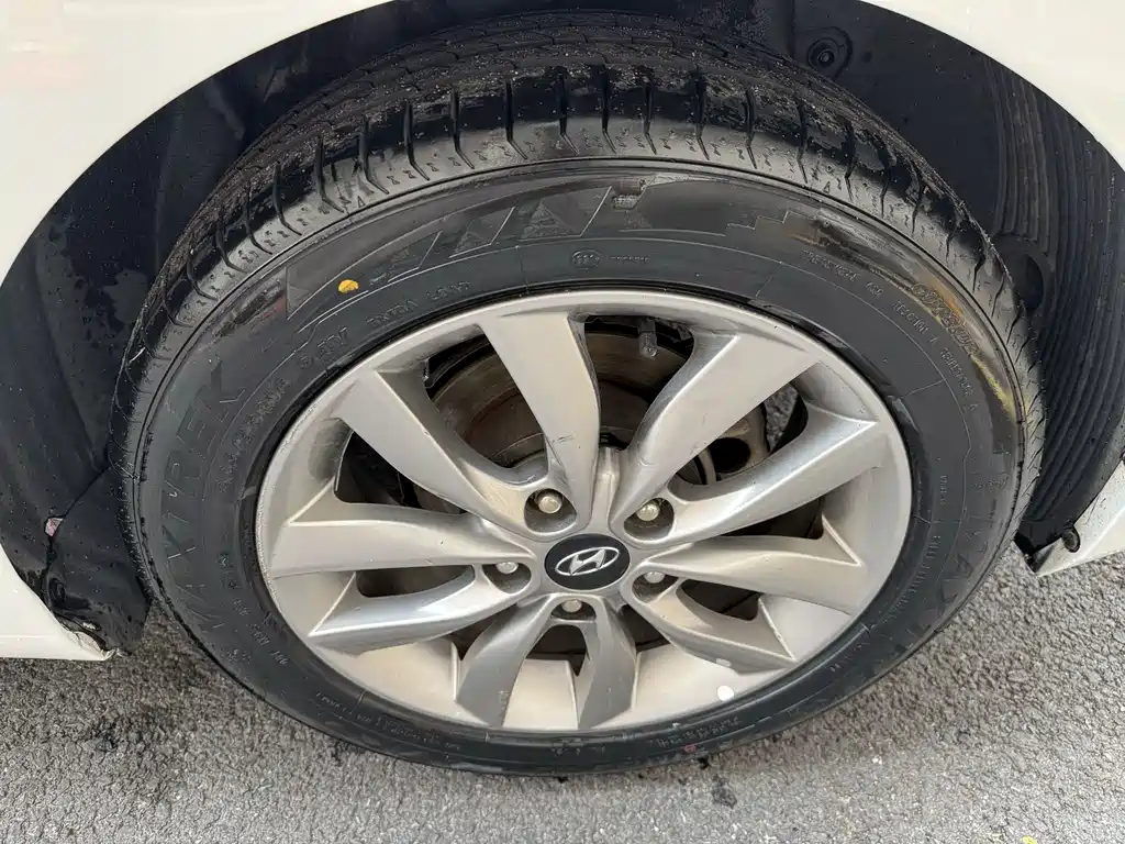 Hyundai Elantra Langdong 2015 — фото 17