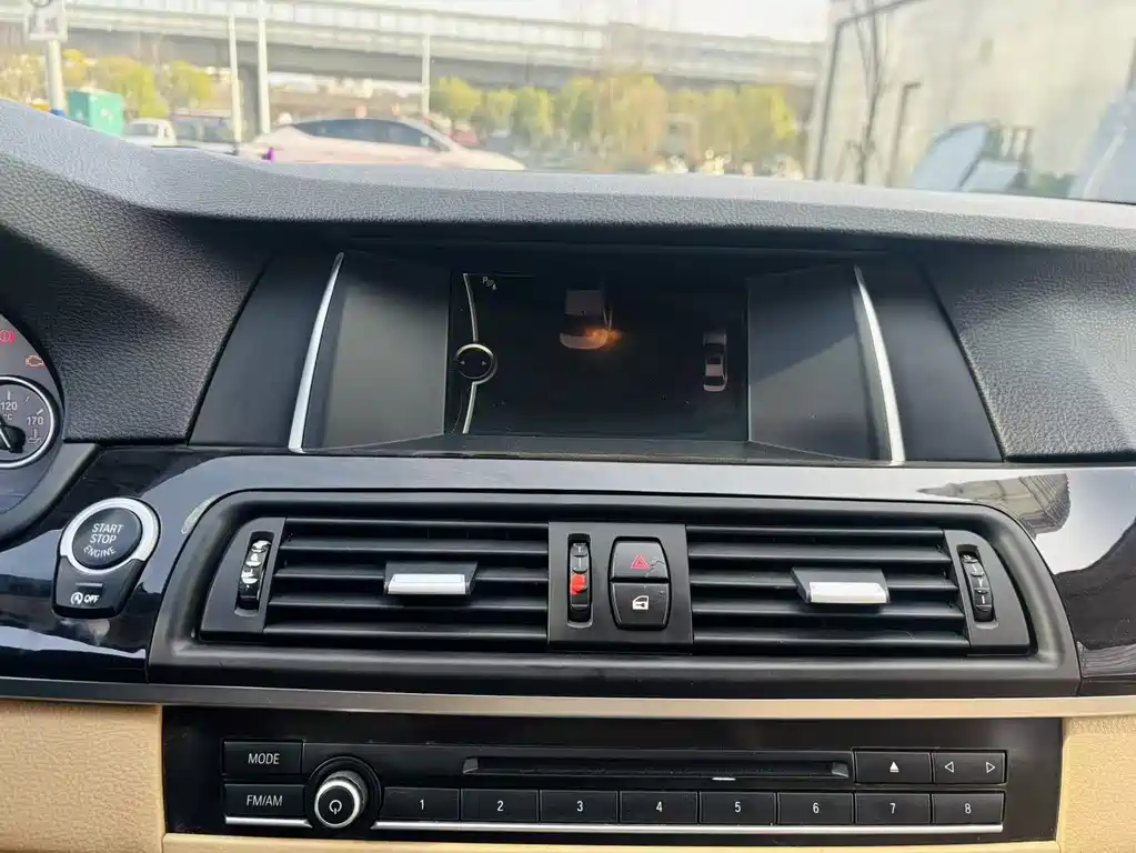 BMW 5 Series 2014 — фото 16