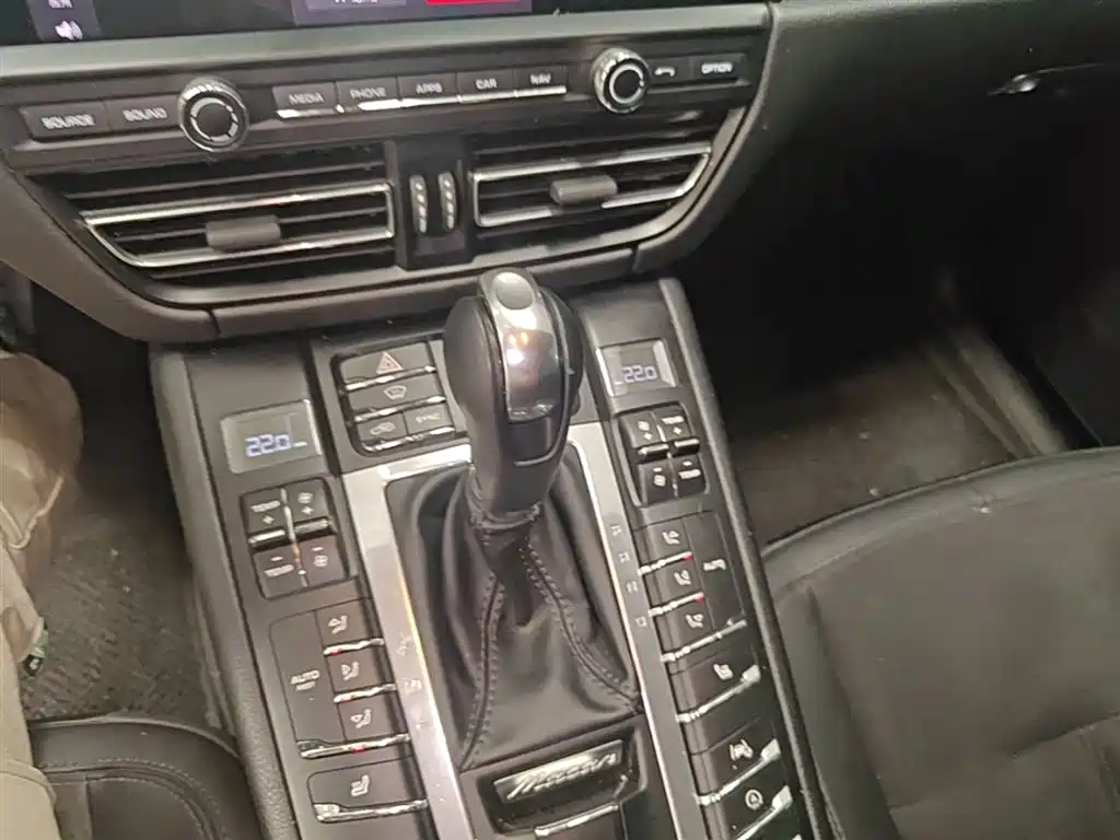 Porsche Macan 2020 — фото 14