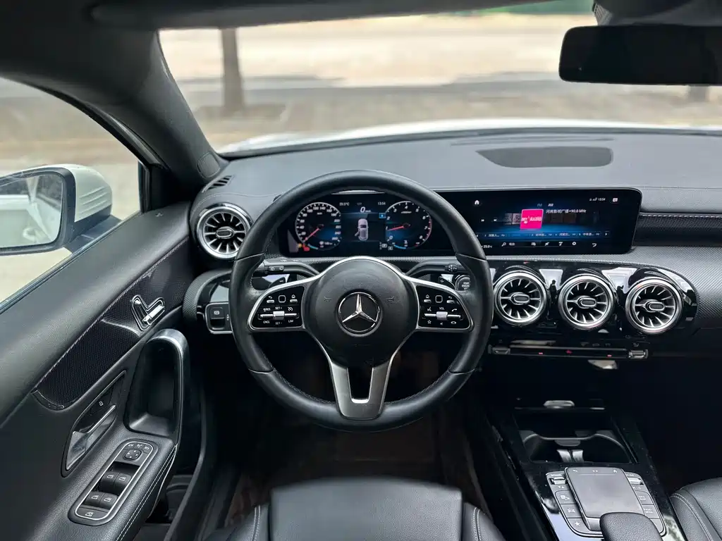 Mercedes-Benz A-Class 2022 — фото 3