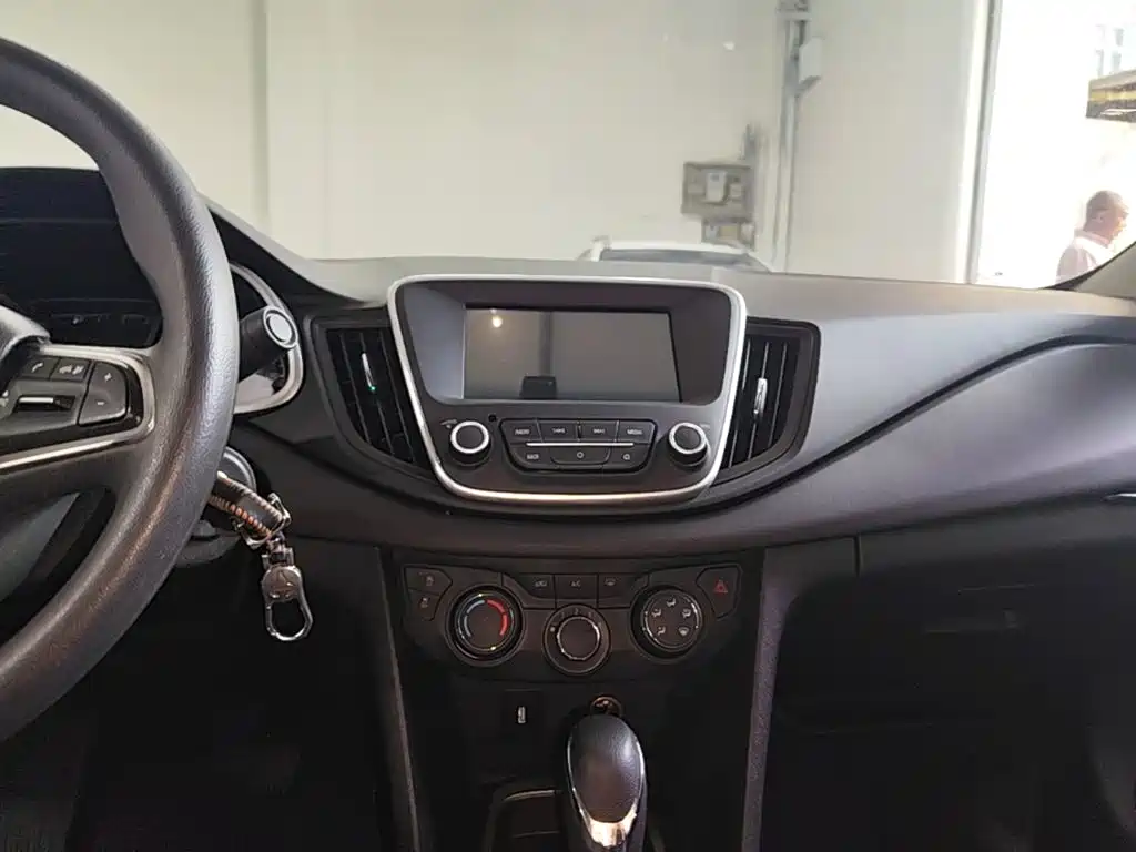Chevrolet Cavalier 2018 — фото 13