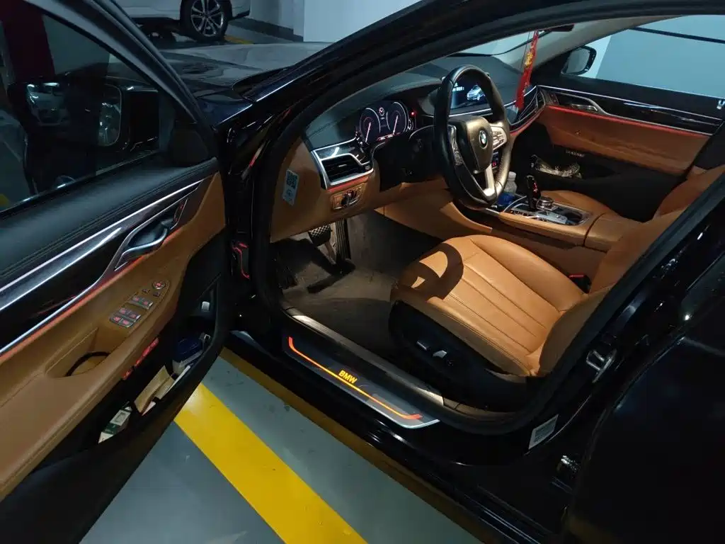 BMW 7 Series 2017 — фото 13