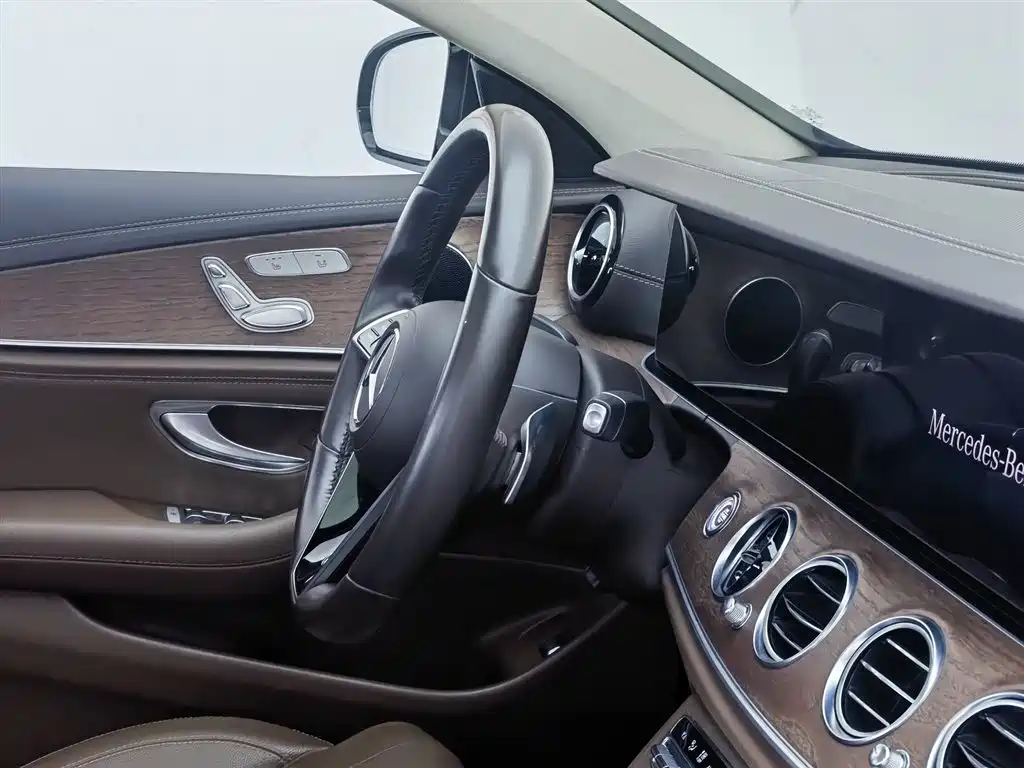 Mercedes-Benz E-Class 2022 — фото 22