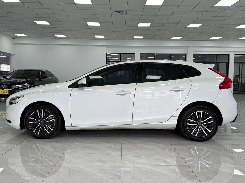 Volvo V40 2017 — фото 4